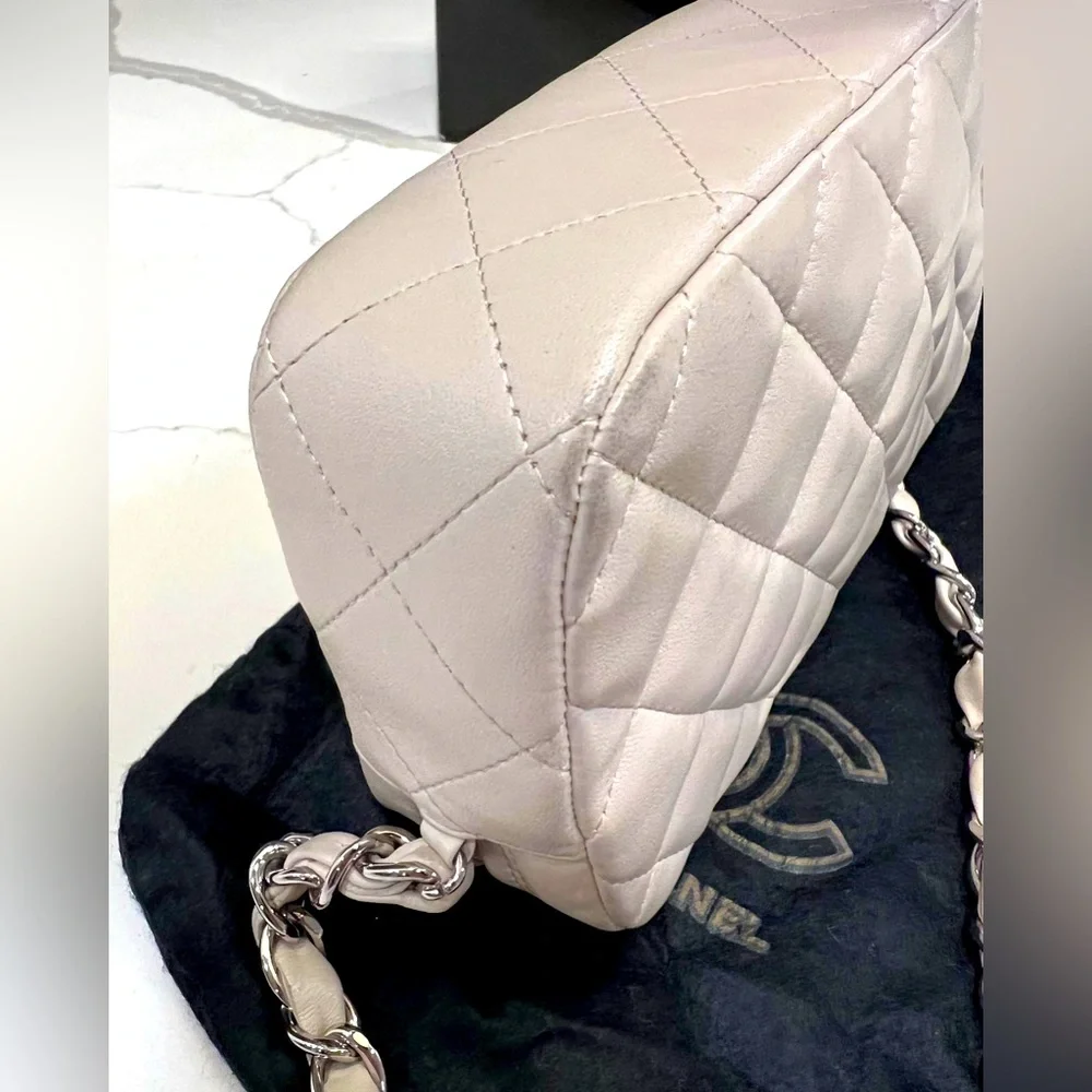 💎Authentic💎Chanel Quilted Leather Camera case with Matelasse chain - Picture 6 of 13